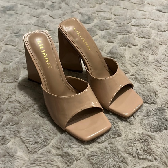Shoes - Nude heels